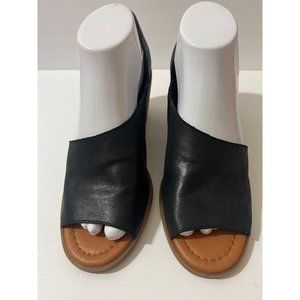 Sole Society Black and Tan Sandals